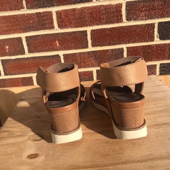 Brown & Nude Sandals - Picture 4 of 5